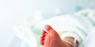 Diventa mamma a 62 anni: “La mia famiglia non ci credeva”