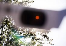 Eclissi di sole oggi 12 agosto, da Milano a Roma e Palermo: orario migliore per vederla città per città