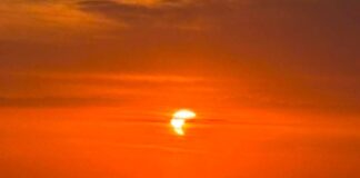 Eclissi parziale di sole, lo spettacolo al tramonto nei cieli d’Italia