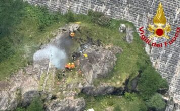 Elicottero precipita e prende fuoco in Piemonte: due morti a Ossola