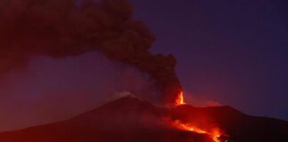 Eruzione Etna, non solo stop ai voli: arriva la stretta per salire sul vulcano