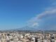 Etna, cenere sull’aeroporto di Catania e nuove limitazioni: 12 arrivi ogni ora fino alle 18