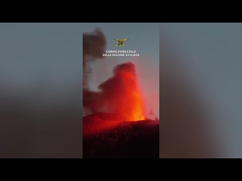 Etna, prosegue l’attività eruttiva: nuova bocca a 1.900 metri