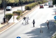 Far west a Milano, rissa con spranghe e bottiglie in centro: caos tra le auto