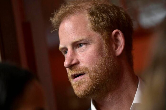 Harry e il ritorno in Gb, retroscena: duca di Sussex è ancora arrabbiato e vuole le scuse della famiglia