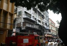 Incendio in un hotel a Calcutta: 9 morti, tra cui un bambino, e diversi feriti