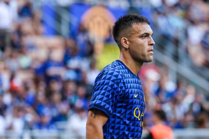 Inter, Lautaro Martinez e Bastoni litigano con l’arbitro