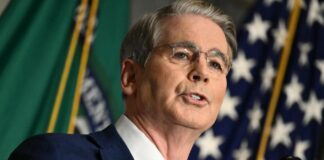 Iran, Bessent: “Fuori dal sistema del dollaro Usa chi ricicla denaro per conto di Teheran”