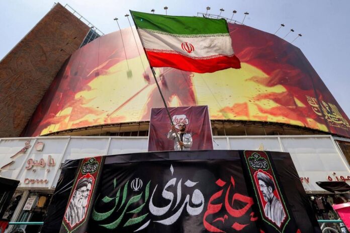 Iran, Teheran sfida Trump: “Hormuz non si conquista con un tweet”