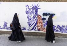 Iran, al via l’offensiva economica di Trump: sanzioni contro 60 organizzazioni, persone e navi