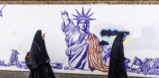 Iran, al via l’offensiva economica di Trump: sanzioni contro 60 organizzazioni, persone e navi