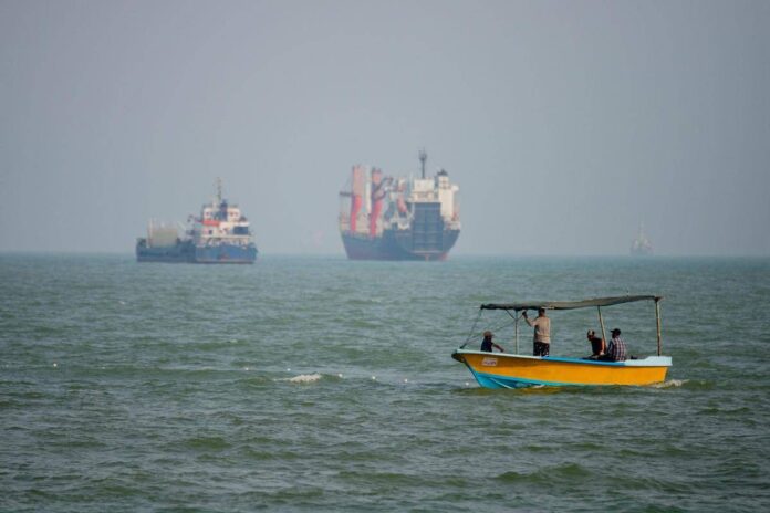 Iran, “tre nodi” bloccano l’accordo per la riapertura di Hormuz