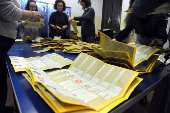 Legge elettorale, emendamento centrodestra su preferenze. Maggioranza in ordine sparso su ballottaggio