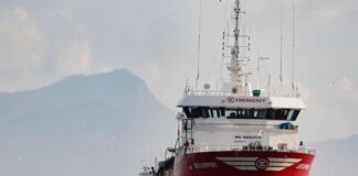 Life Support di Emergency salva 50 migranti: “Su barcone anche sette morti”