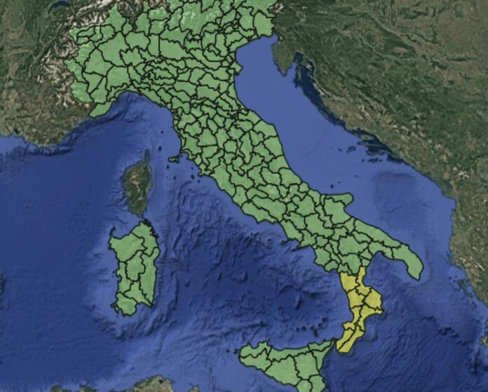 Maltempo, allerta meteo gialla per temporali sulla Calabria alla vigilia di Ferragosto: ore contate per il caldo africano