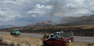 Maxi incendio minaccia la città di Reno, in Nevada: quasi 90mila evacuati. I testimoni: “Siamo spaventati a morte”