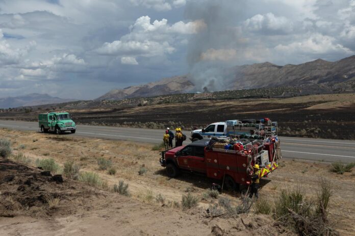 Maxi incendio minaccia la città di Reno, in Nevada: quasi 90mila evacuati. I testimoni: “Siamo spaventati a morte”