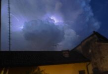 Meteo, Italia divisa a metà con temporali al Nord e caldo e sole al Sud: “Ma la fine dell’estate è ancora lontana”