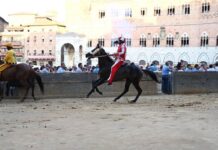 Palio Siena, la Contrada della Giraffa vince la terza prova