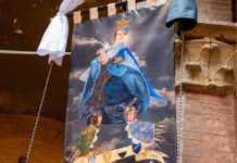 Palio di Siena 16 agosto, il Drappellone fa discutere: polemiche sul volto della Madonna ‘androgina’