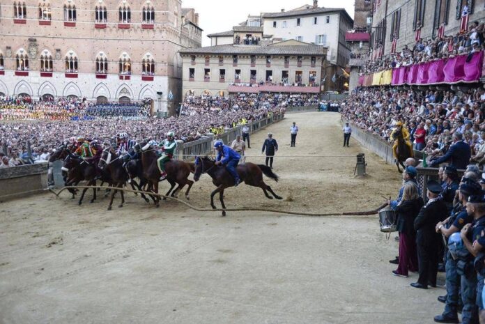 Palio di Siena, Tittia fa 13: ecco chi è il fantino che ha fatto trionfare il Nicchio