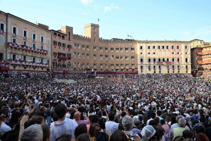 Palio di Siena, domani la grande sfida dell’Assunta: dove vederla in tv