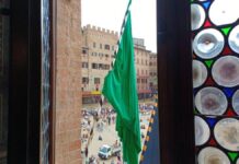 Palio di Siena, esposta bandiera verde: rinviato a domani per maltempo