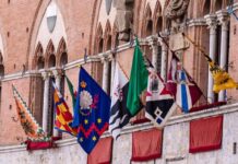 Palio di Siena, esposta la bandiera verde: rinviato per maltempo