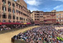 Palio di Siena, oggi si corre l’Assunta – Diretta