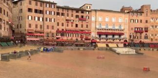 Palio di Siena, pioggia su piazza del Campo: Carriera verso nuovo rinvio