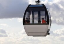 Paura in Francia, cabina funivia urta una gru a Alpe d’Huez: 23 feriti