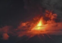 Paura in Guatemala, erutta il vulcano Fuego: allerta massima