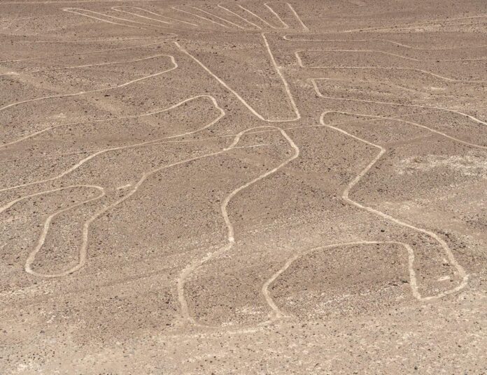 Perù, aereo con italiani a bordo sorvolava Linee di Nazca: cosa sono