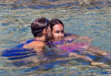 Pier Silvio Berlusconi si gode le vacanze in Corsica con Silvia Toffanin e i figli