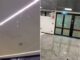 Piove dentro l’aeroporto di Milano Malpensa, acqua vicino a bagagli e biglietteria
