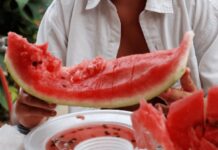 Poche calorie e tanti benefici, la ‘scoperta’ sulla buccia di anguria: “Non buttatela”