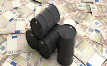 Prezzi petrolio in calo, Brent scende a 87,69 dollari: quanto costano benzina e diesel oggi