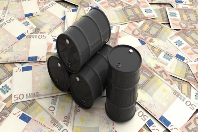 Prezzi petrolio in calo, Brent scende a 87,69 dollari: quanto costano benzina e diesel oggi