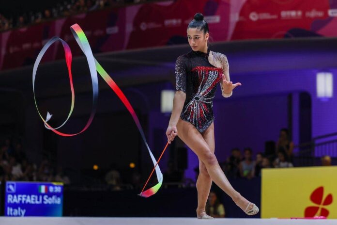 Raffaeli bronzo ai mondiali di ritmica, l’azzurra qualificata per i Giochi di Los Angeles
