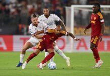 Roma-Fiorentina, gol annullato a Hermoso e proteste su rete Malen: cos’è successo