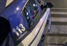 Roma, rissa con spray urticante e bottiglie di vetro a Trastevere tra 15 ragazzi: tre in manette