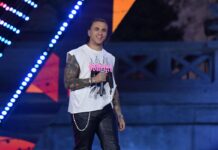 Samurai Jay, problemi tecnici durante il concerto: “È stonato pure con l’autotune”