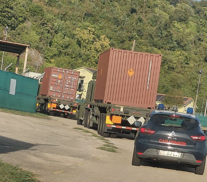 Convoglio di camion e di un furgone con targa tedesca, scortato dai carabinieri in zona Fontega (deposito del Tormeno di Arcugnano) il 17 agosto 2026