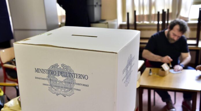 Sondaggio politico, Fratelli d’Italia stabile e Pd cala. Vannacci sale ancora