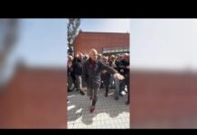 Spagna, 120 pelati con la barba si riuniscono in un cinema