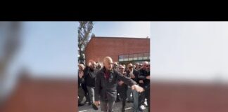 Spagna, 120 pelati con la barba si riuniscono in un cinema