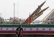 Stretto di Hormuz, Iran non arretra. Trump: “Sono negoziatori subdoli e disonesti”