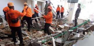 Terremoto in Indonesia, 47 morti e 2mila sfollati. Caccia ai dispersi