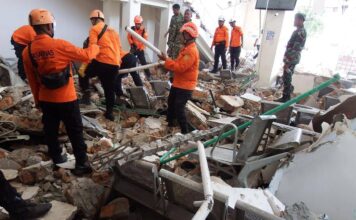 Terremoto in Indonesia, 47 morti e 2mila sfollati. Caccia ai dispersi