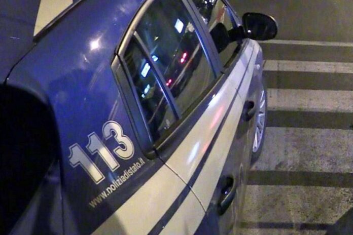 Torino, investito da un’auto mentre tenta di sfuggire a controllo antidroga: in 50 circondano la polizia